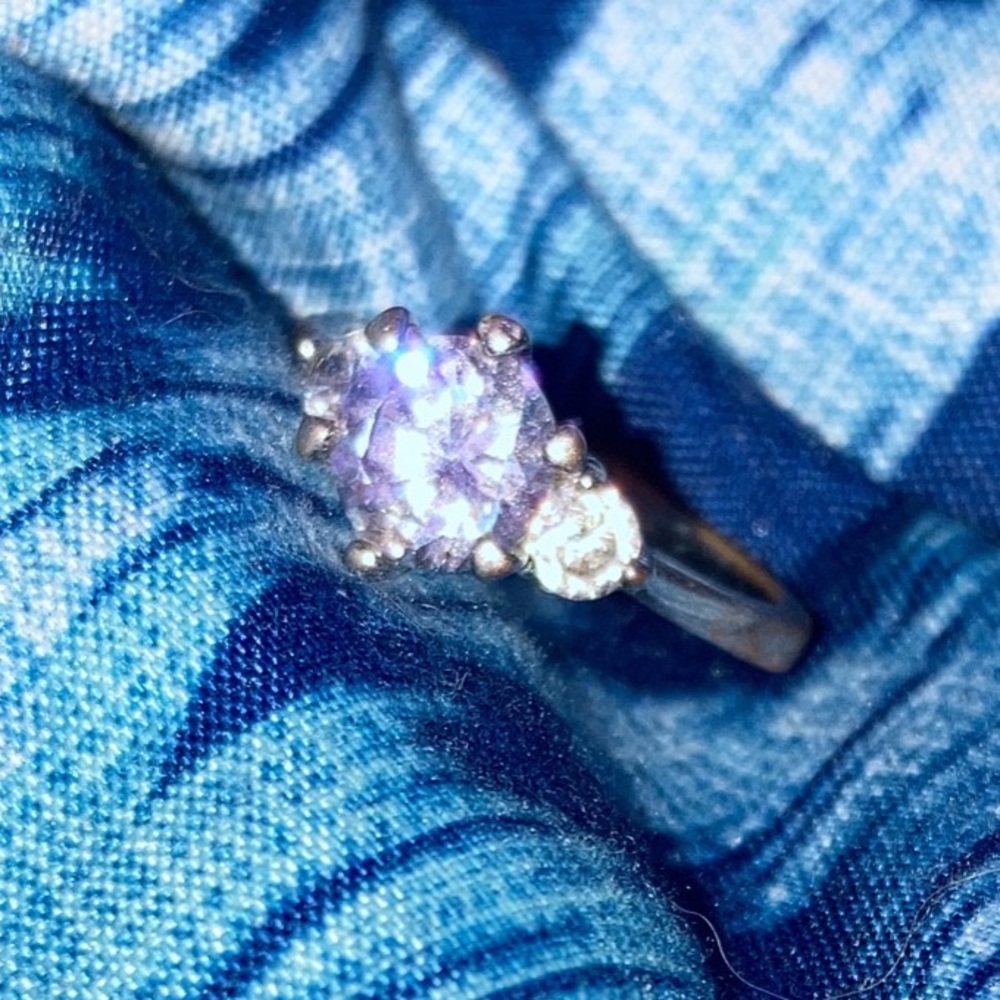 Beautiful Diamond ring - Picture 2 of 4